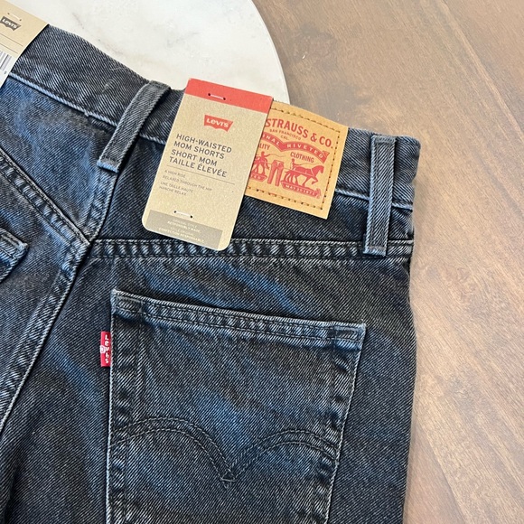 Levi’s women’s shorts - high waisted mom shorts - Picture 3 of 11